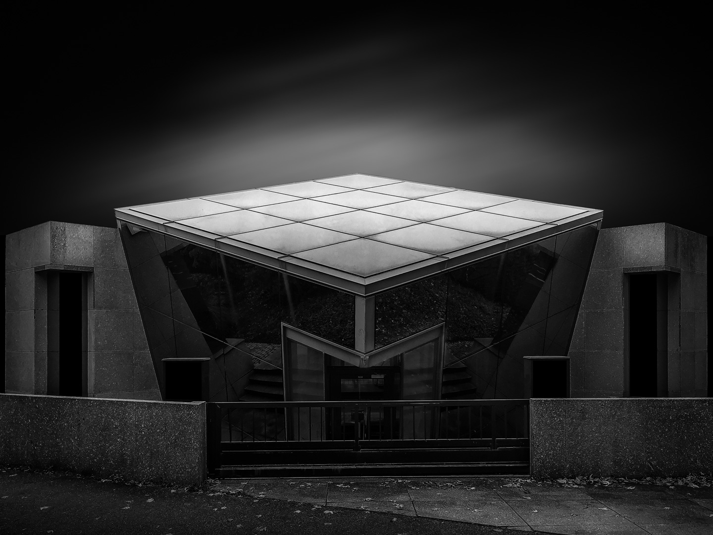 Le Cube bleu. Réalisation de l'architecte E. LENYS en 1988 à Colmar.